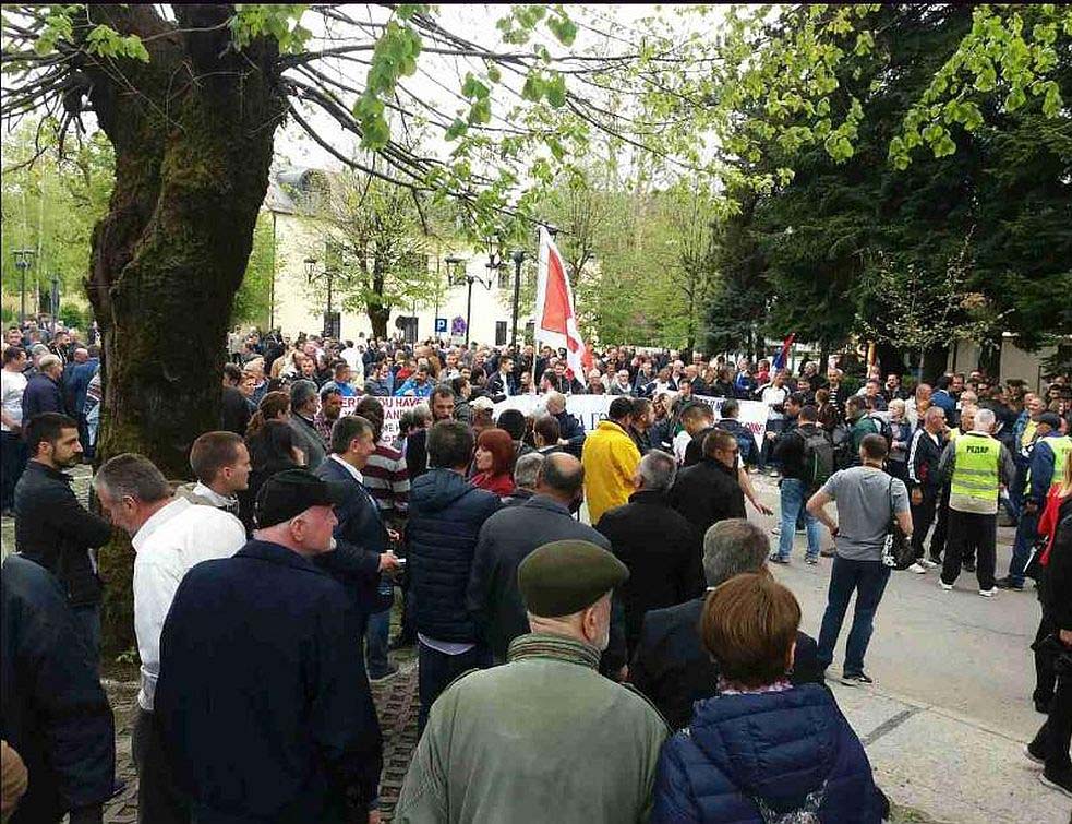 Cetinje%20protest%20983%20ilustracija