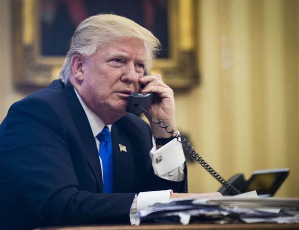 Donald Tramp, na telefonu