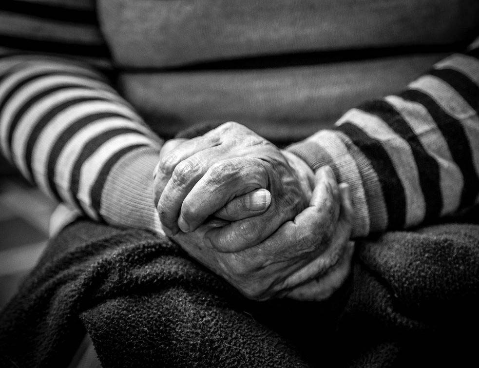 stari, baba, ljudi,starci, Photo by JORGE LOPEZ on Unsplash